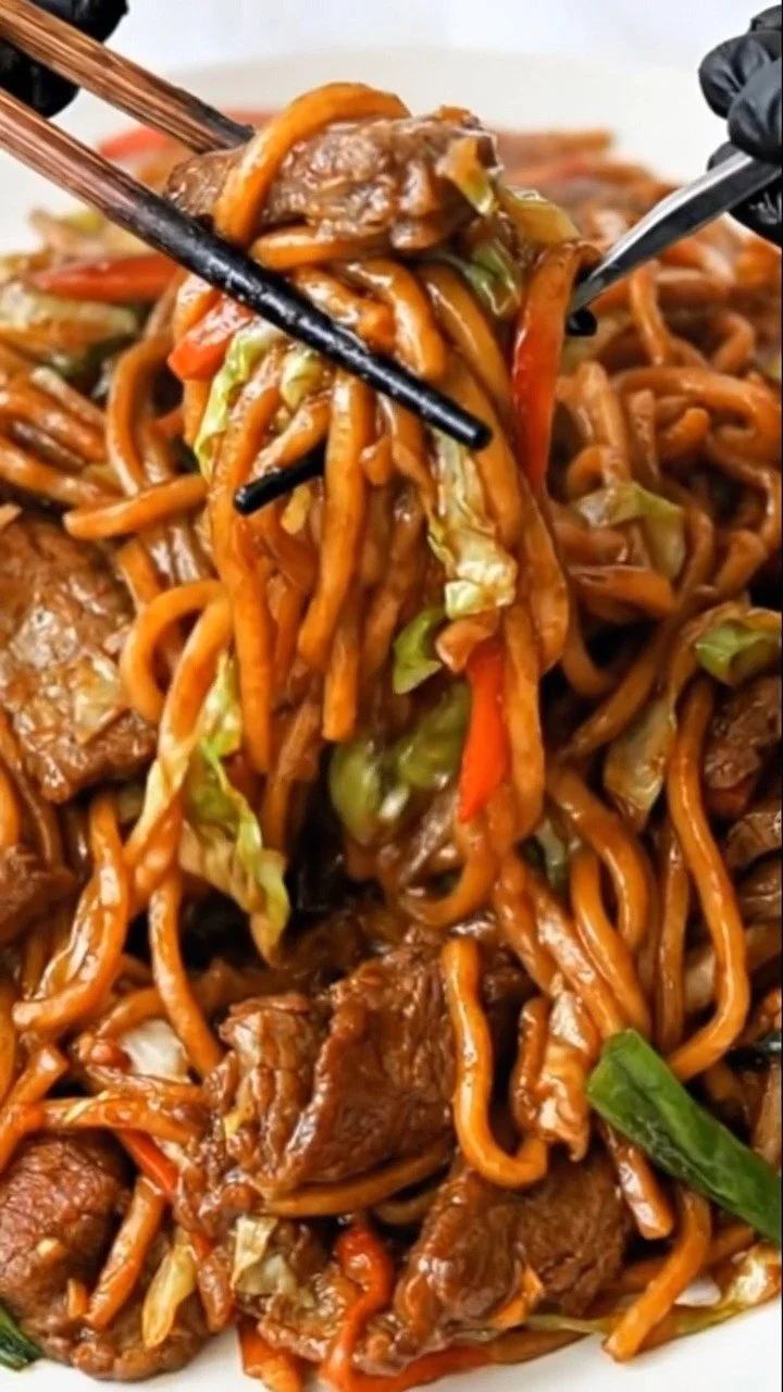 Delicious Beef Lo Mein with stir-fried beef, vegetables, and noodles.