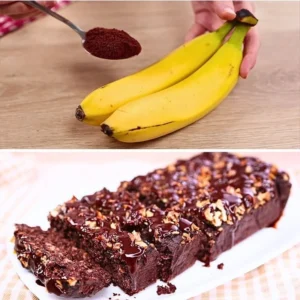 Delicious Cocoa Banana Oat Dessert topped with fresh banana slices and cocoa powder